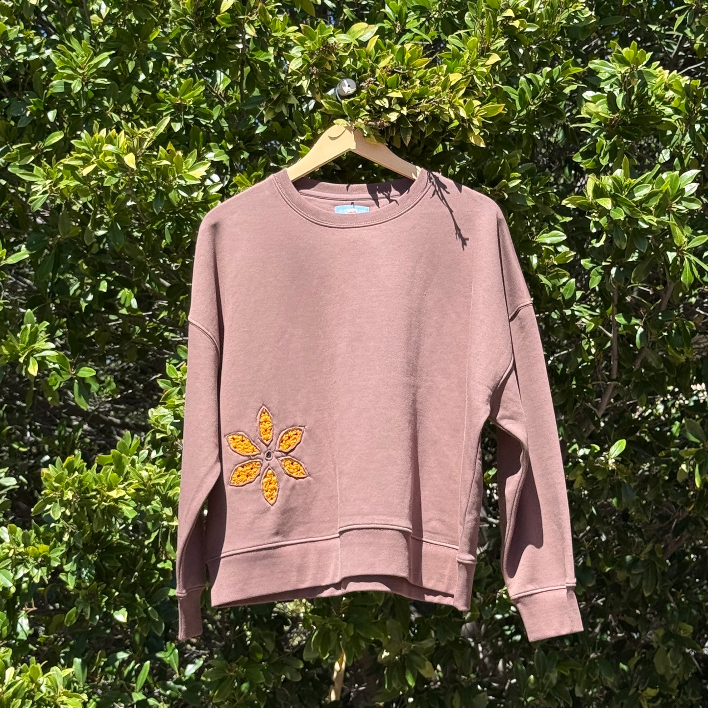 Brown with 1 flower